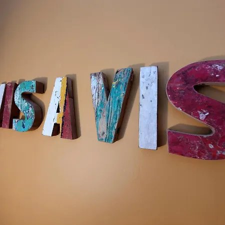 Vis-a-vis 3*