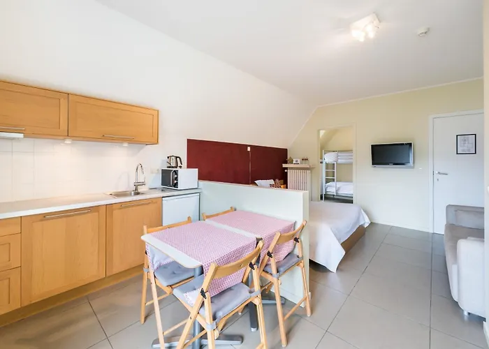 Visavis Bed & Breakfast De Haan